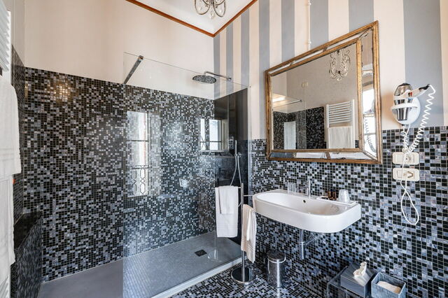 En suite bathroom