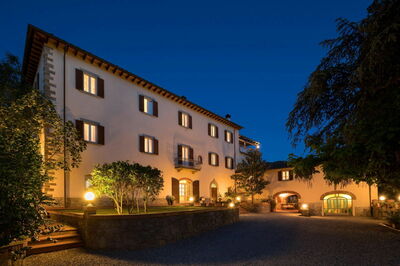 Villa Carniani, night
