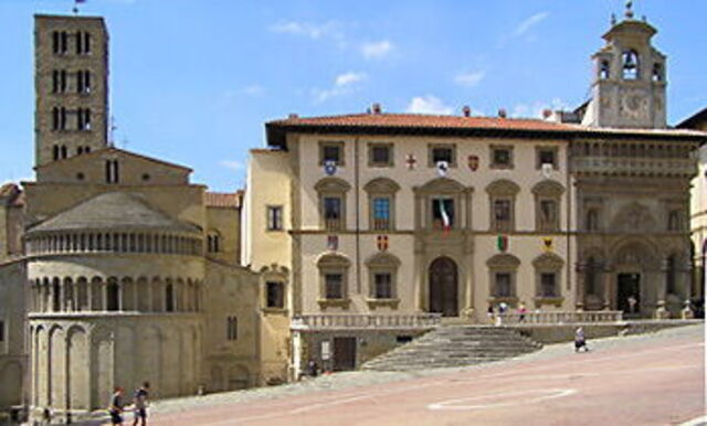 arezzo main square