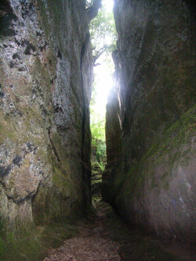 Etruscan carved roads