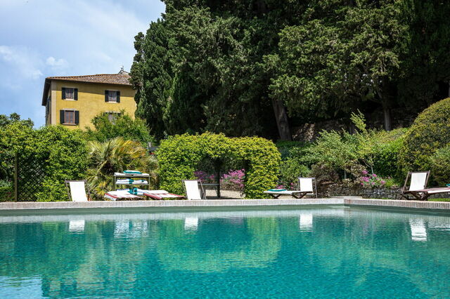 Castel Ruggero, pool