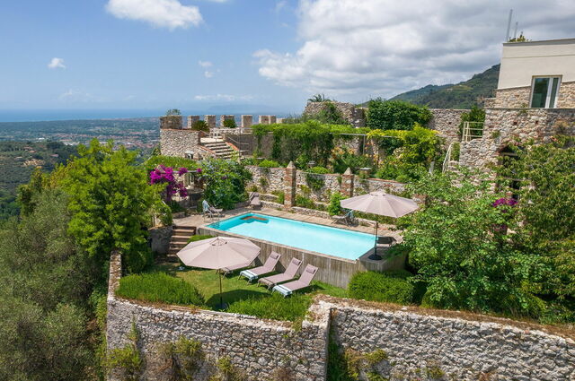 Villa Maestosa, exterior