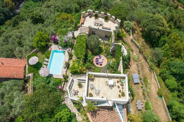 Villa Maestosa, grounds