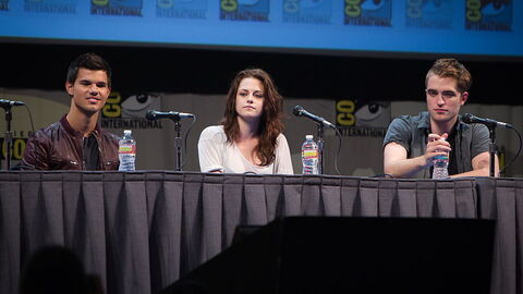 New Moon's cast