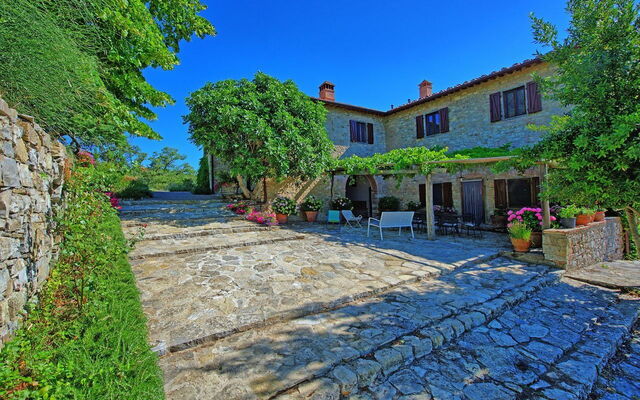 Villa Vertine, exterior