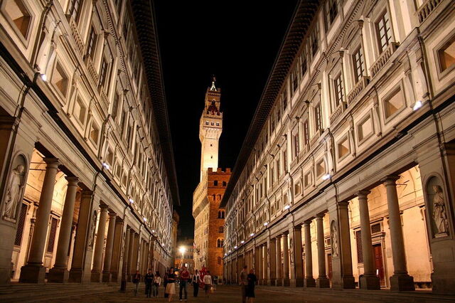 outside of uffizi gallery