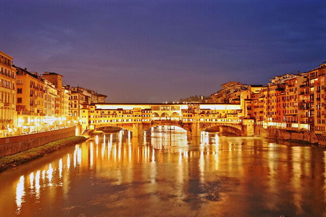 Ponte Vecchio crossing the Arno