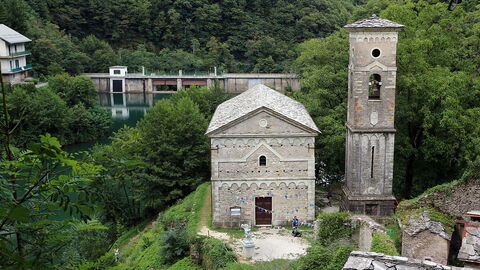 Isola Santa, Church