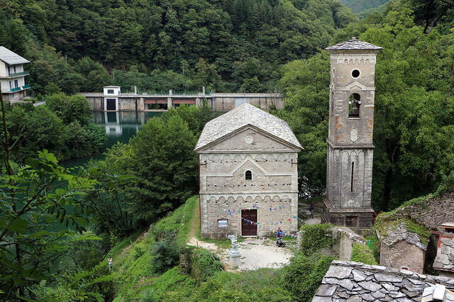 Isola Santa, Church
