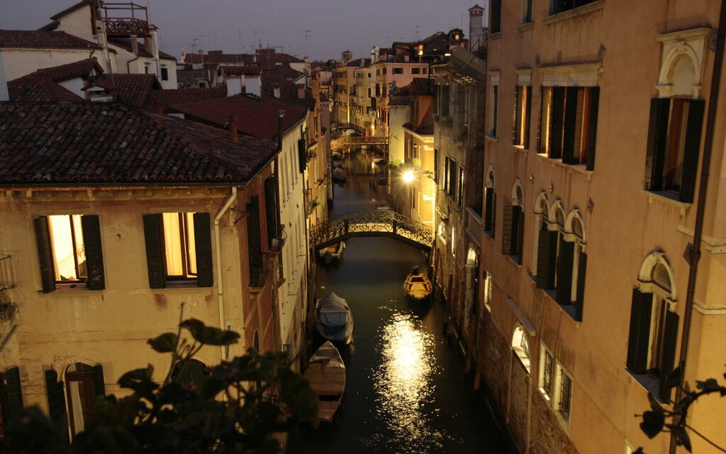 Venice at night - the quiet descends