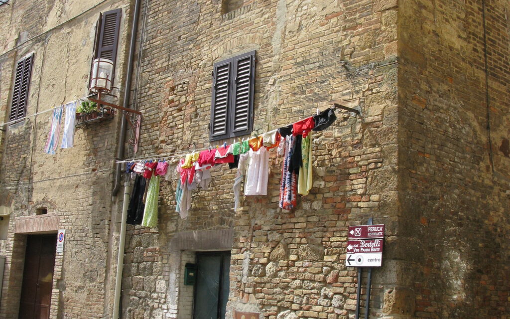 Clever clotheslines locations in Italy