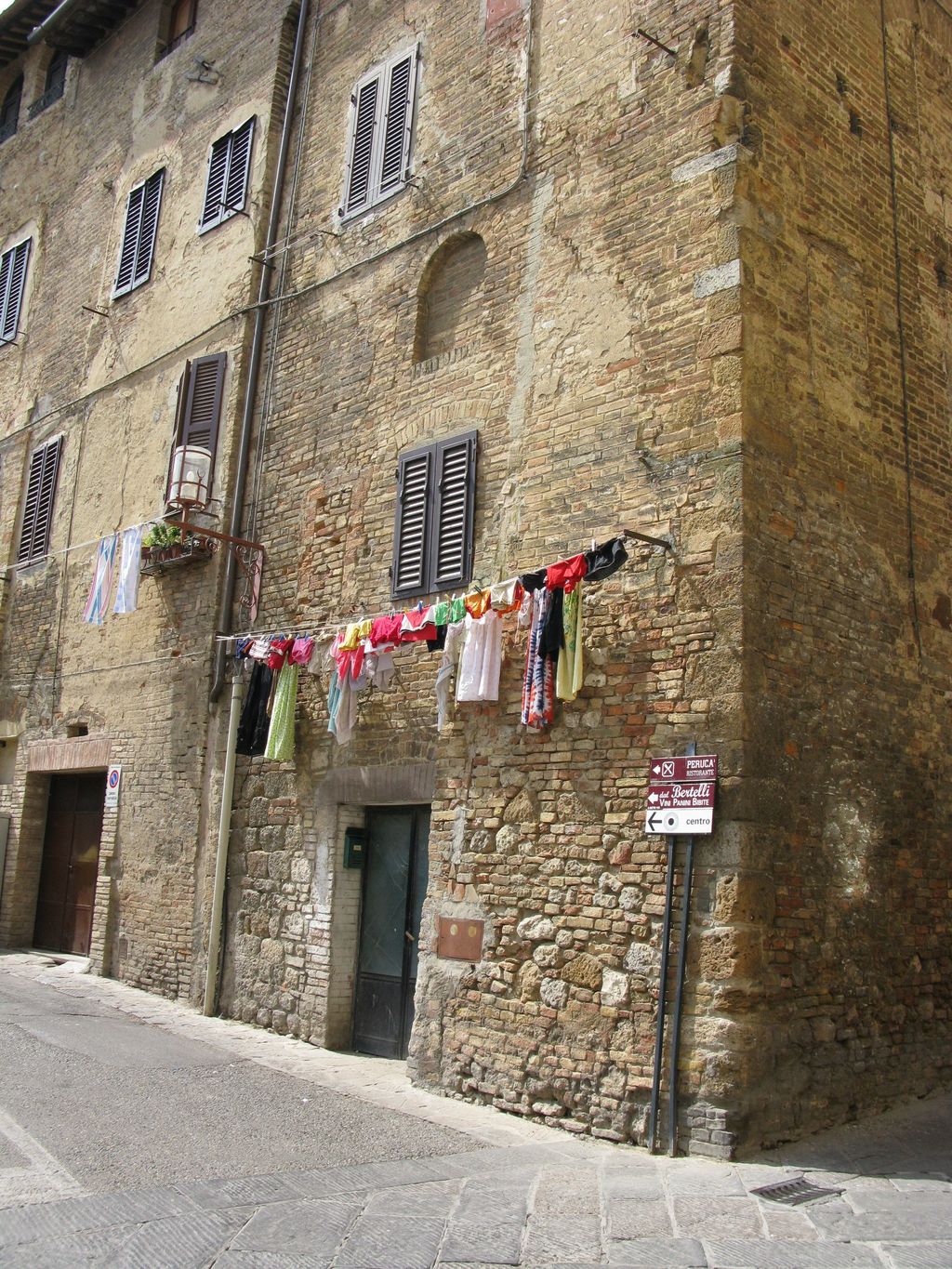 Clever clotheslines locations in Italy