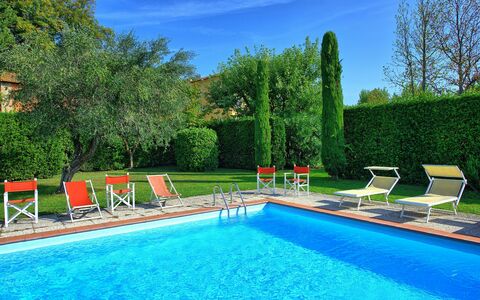 Villa Fiamma: Acqua, Pianta, Cielo, Piscina, Proprietà, Mobilia, Verde, Azzurro, Natura, Blu