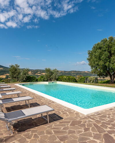 Scansano 100: Cloud, Sky, Water, Water Resources, Plant, Property, Azure, Swimming Pool, Rectangle, Tree