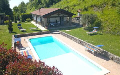 Villa San Rocco: Pianta, Costruzione, Piscina, Acqua, Albero, Shade, Mobili Da Esterno, Erba, Tempo Libero, Rettangolo