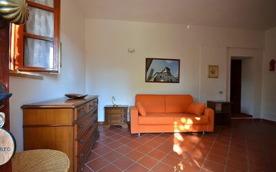 Appartamento Bilocale Piano Terra: Camera, Proprietà, Mobilia, Costruzione, Pavimento, Soggiorno, Interior Design, Casa, Immobiliare, Latifoglie