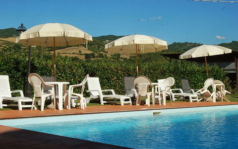 Villa Sieve: Piscina, Ricorrere, Proprietà, Vacanza, Tempo Libero, Casa, Immobiliare, Lettino, Costruzione, Mobili Da Esterno