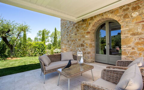 Villa Melinda: Proprietà, Immobiliare, Mobilia, Camera, Costruzione, Casa, Estate, Interior Design, Casa, Tavolino Da Caffè