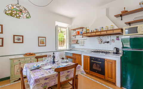 Villa Mastiano: Proprietà, Camera, Cucina, Costruzione, Mobilia, Immobiliare, Casa, Interior Design, Pavimento, Cabinetry