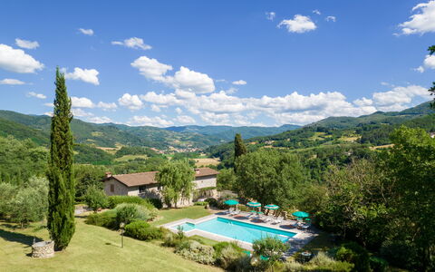Podere Schignano: Cloud, Sky, Plant, Building, Plant Community, Water, Nature, Natural Landscape, Azure, Tree