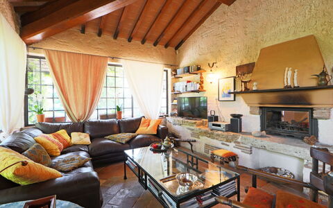 Oasis: Property, Room, Living Room, Interior Design, Building, Furniture, House, Real Estate, Ceiling, Home