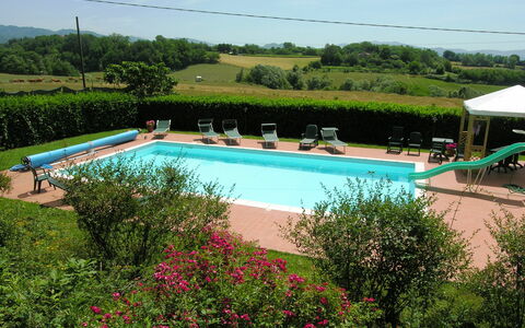 Villa i Cedri: Swimming Pool, Property, Leisure, Vacation, Resort, Summer, Sky, Real Estate, House, Grass
