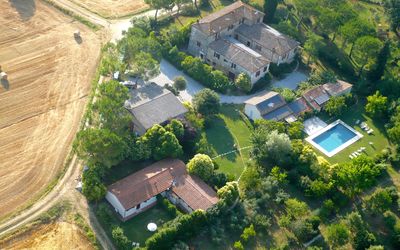 Agriturismo Il Molinello: Fotografia Aerea, Visione Globale, Zona Residenziale, Urban Design, Proprietà, Sobborgo, Paesaggio, Lotto, Estate, Fotografia