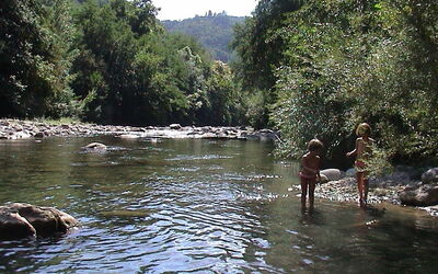 Si può fare il bagno nel torrente ma l'acqua può essere fredda anche in estate !