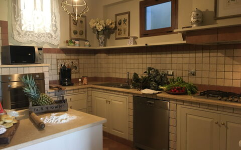 Villa Barbara: Camera, Interior Design, Proprietà, Pavimento, Interior Design, Cucina, Casa, Soffitto, Pavimentazione, Apparecchio Major