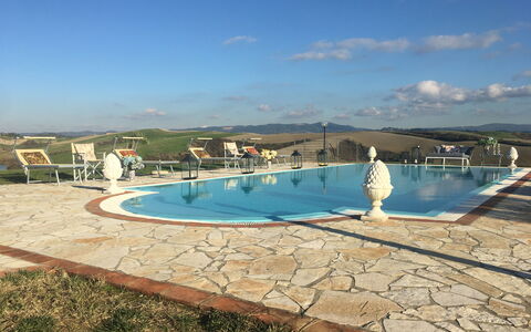Villa Barbara: Piscina, Azzurro, Giochi D'Acqua, Aqua, Materiale Composito, Flagstone, Resort Citta ', Ricorrere, Piastrella, Hotel