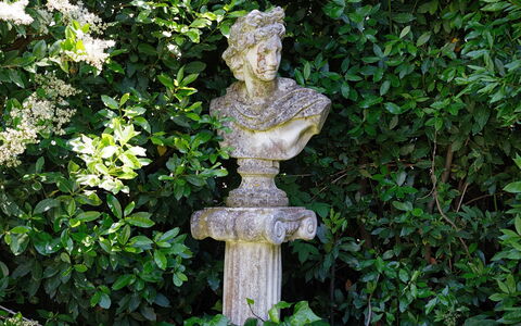 Villa de Ranieri: Sculpture, Statue, Stone Carving, Botany, Art, Leaf, Garden, Tree, Plant, Monument
