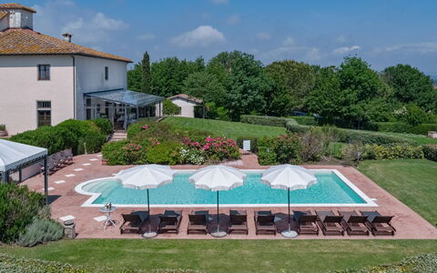 Villa Dei Michelangioli a Brolio: Proprietà, Casa, Immobiliare, Costruzione, Estate, Casa, Piscina, Villa, Architettura, Tetto