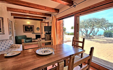 Raggio Di Sole Sull'argentario: Proprietà, Camera, Costruzione, Mobilia, Interior Design, Casa, Casa, Tavolo, Immobiliare, Soggiorno