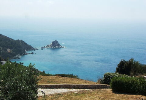 Raggio Di Sole Sull'argentario: Sky, Sea, Coast, Coastal And Oceanic Landforms, Atmospheric Phenomenon, Promontory, Ocean, Headland, Bay, Tree
