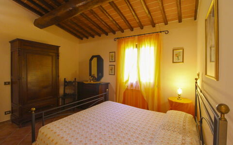 Villa le Balze: Mobilia, Parete, Interior Design, Letto, Legna, Camera Da Letto, Pavimentazione, Pavimento, Soffitto, Camera