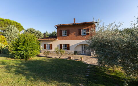 Villa Mimosa: Pianta, Cielo, Costruzione, Finestra, Casa, Lotto, Paesaggio Naturale, Albero, Erba, Paesaggio
