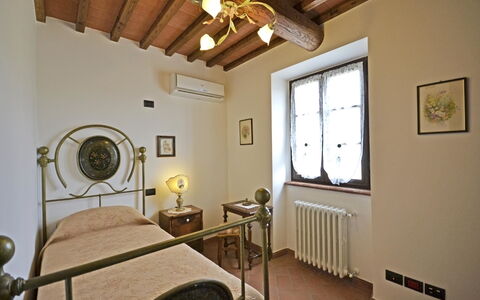 Villa Anita: Camera, Proprietà, Soffitto, Costruzione, Interior Design, Casa, Ventilatore, Immobiliare, Mobilia, Casa