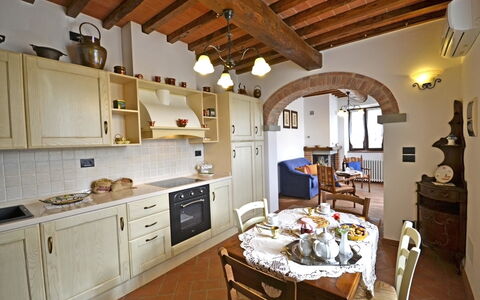 Villa Anita: Controsoffitto, Camera, Proprietà, Cucina, Costruzione, Soffitto, Mobilia, Cabinetry, Interior Design, Casa
