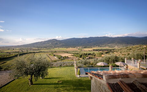 Villa Chiara: Cielo, Collina, Highland, Area Rurale, Montagna, Hill Station, Paesaggio, Lotto, Plain, Erba