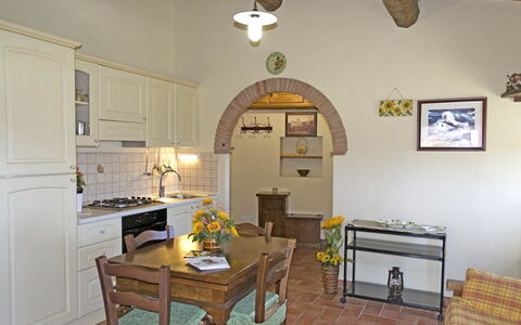 Casa Cristina: Camera, Proprietà, Mobilia, Soffitto, Costruzione, Interior Design, Cucina, Giallo, Casa, Pavimento