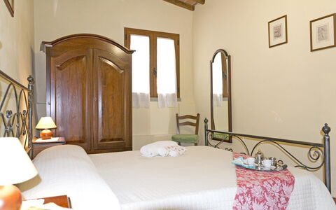 Casa Cristina: Camera Da Letto, Camera, Letto, Proprietà, Mobilia, Telaio Del Letto, Lenzuolo, Costruzione, Interior Design, Suite