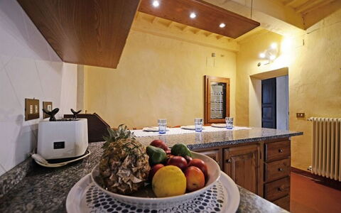 Villa Montalcinello In Siena, Private Pool: Cabinetry, Controsoffitto, Proprietà, Cucina, Cibo, Interior Design, Illuminazione, Legna, Pianta Della Casa, Idraulico Fixture