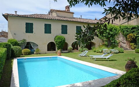 Villa Montalcinello In Siena, Private Pool: Acqua, Pianta, Cielo, Proprietà, Costruzione, Nube, Verde, Azzurro, Piscina, Finestra