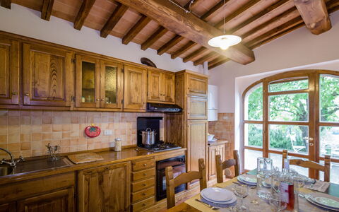Villa Le Capanne: Camera, Proprietà, Costruzione, Mobilia, Interior Design, Casa, Soffitto, Cucina, Casa, Cabinetry