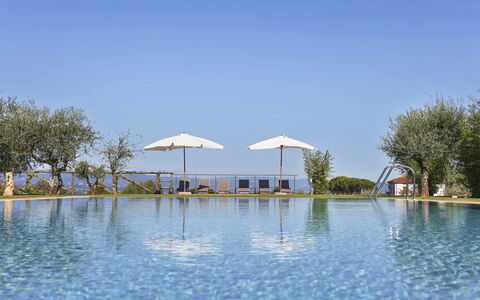 Il Grappolo: Acqua, Ricorrere, Proprietà, Piscina, Cielo, Tempo Libero, Albero, Vacanza, Reflecting Pool, Architettura