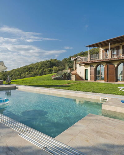 Villa la Vena: Water, Cloud, Sky, Plant, Property, Building, Window, Swimming Pool, Azure, Tree