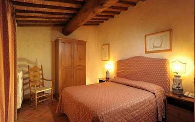la-piazza-di-san-donato-reggello-multiproprieta-san-donato-1-trilo-camera-da-letto