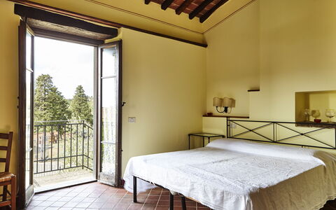 Agriturismo Cincinelli: Bedroom, Property, Room, Furniture, Bed, Building, Bed Frame, Interior Design, Ceiling, Real Estate