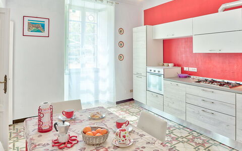 Via Dante Vacanze - Levanto: Camera, Proprietà, Interior Design, Mobilia, Cucina, Rosa, Cabinetry, Costruzione, Pavimento, Piastrella