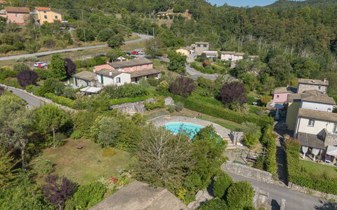 Pignone 150: Albero, Vegetazione, Zona Residenziale, Paesaggio, Casa, Area Rurale, Lotto, Insediamento Umano, Villaggio